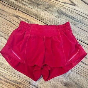 Lulu Lemon 2 1/2 hotty hot shorts